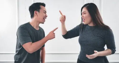 Cara Menghadapi Istri saat Dompet dan Emosi Diuji